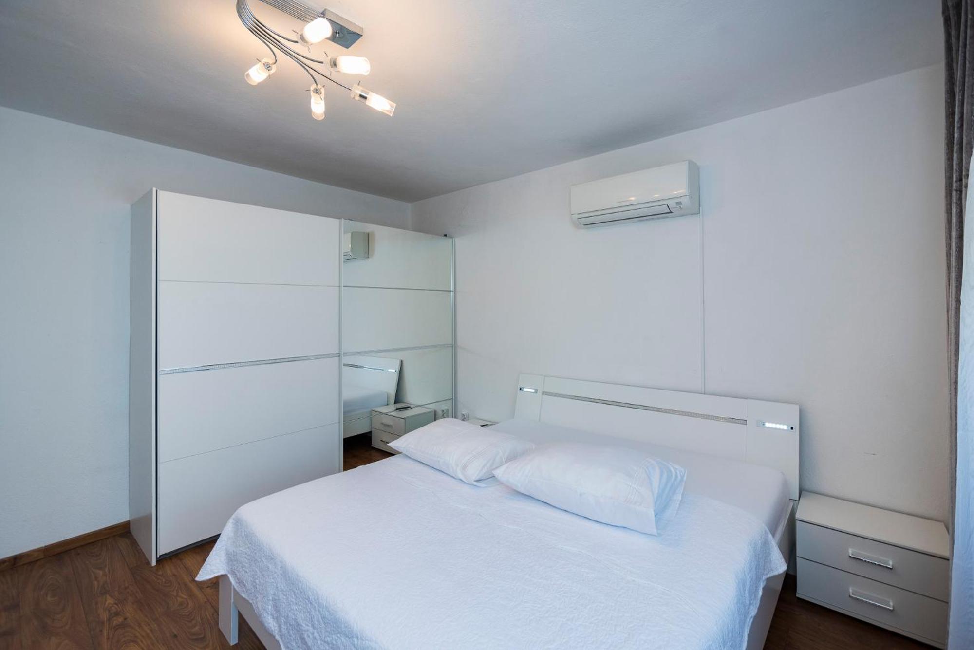 M&M Pelivan Apartments Солин Екстер'єр фото