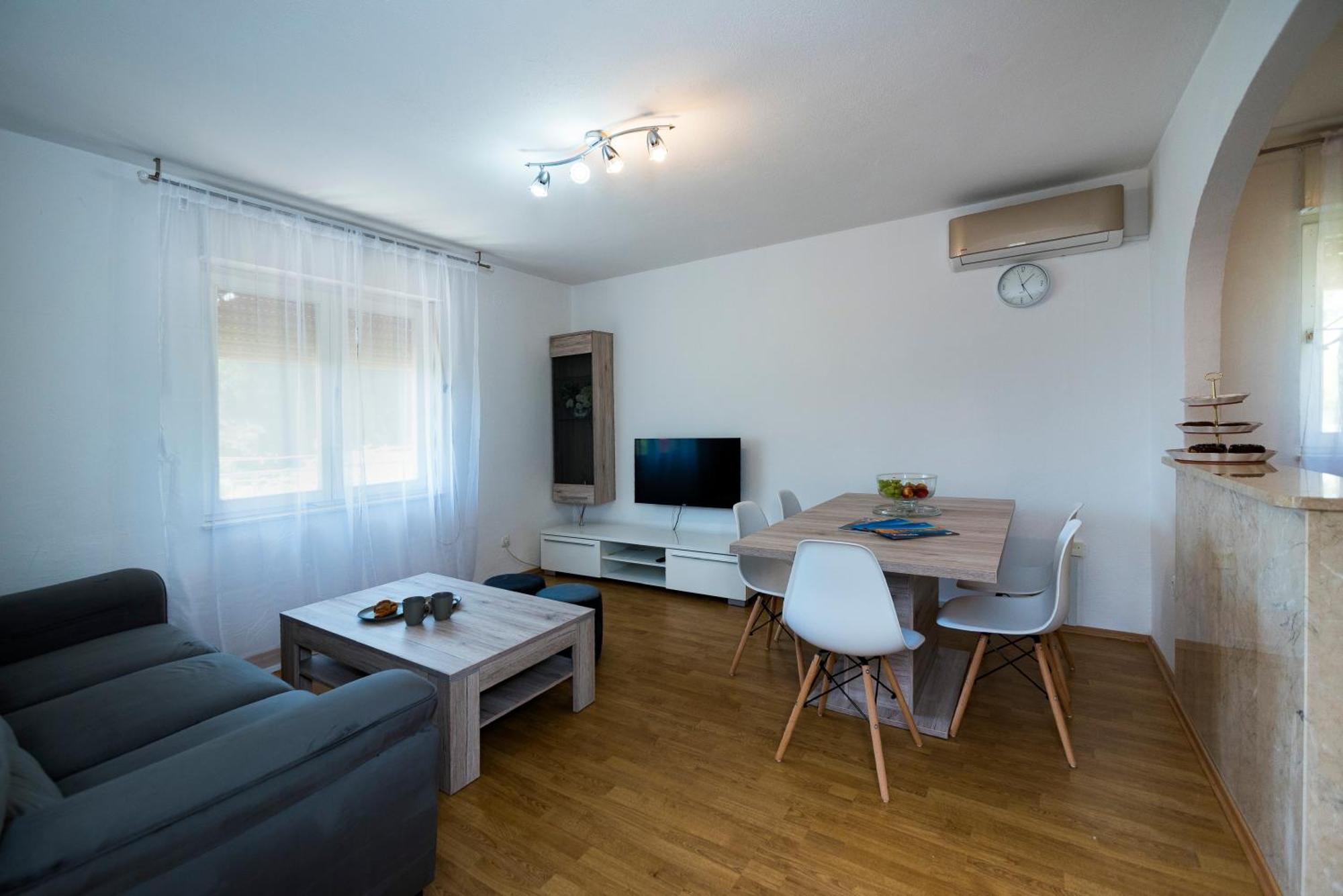 M&M Pelivan Apartments Солин Екстер'єр фото