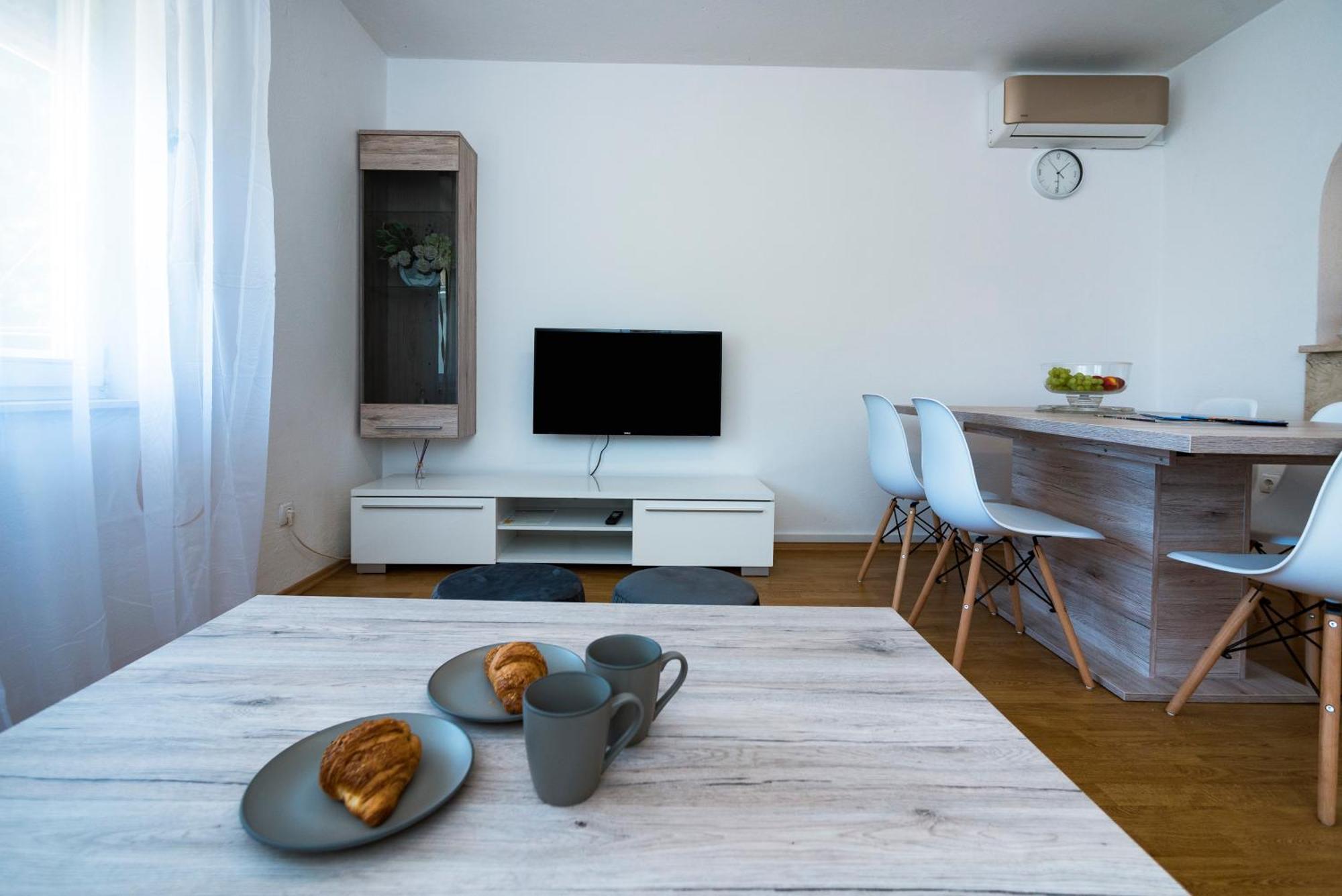 M&M Pelivan Apartments Солин Екстер'єр фото