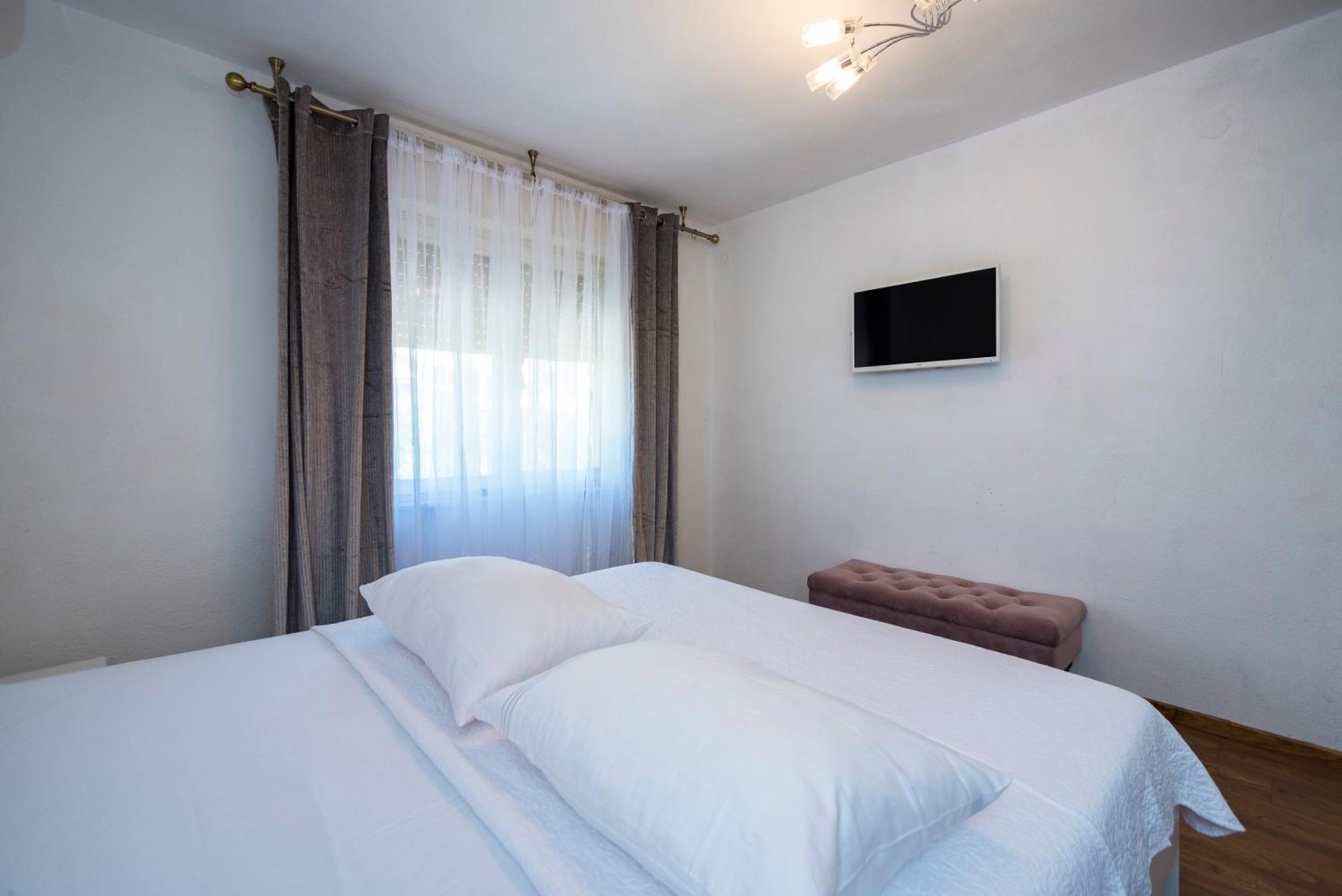M&M Pelivan Apartments Солин Екстер'єр фото