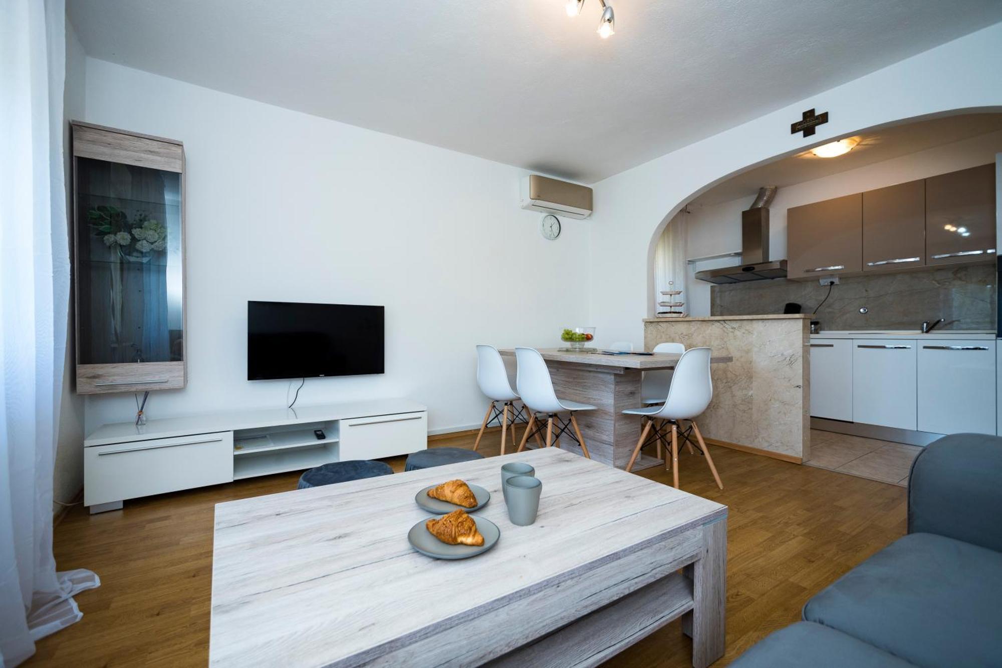 M&M Pelivan Apartments Солин Екстер'єр фото
