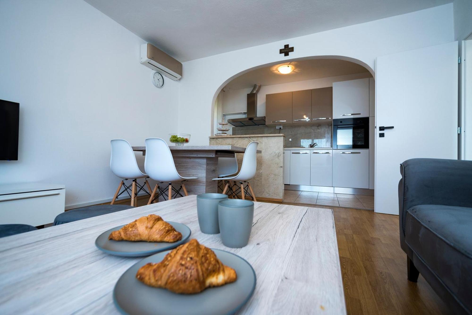 M&M Pelivan Apartments Солин Екстер'єр фото