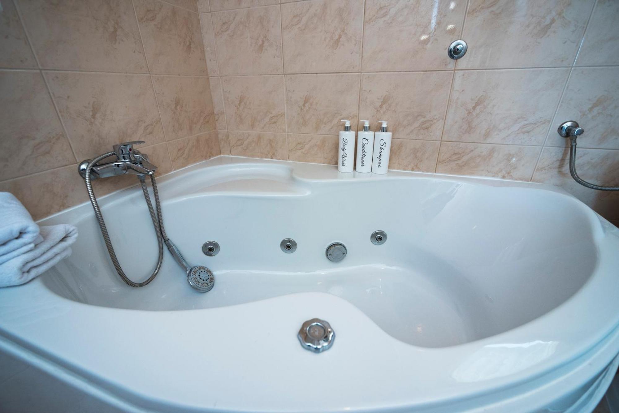 M&M Pelivan Apartments Солин Екстер'єр фото