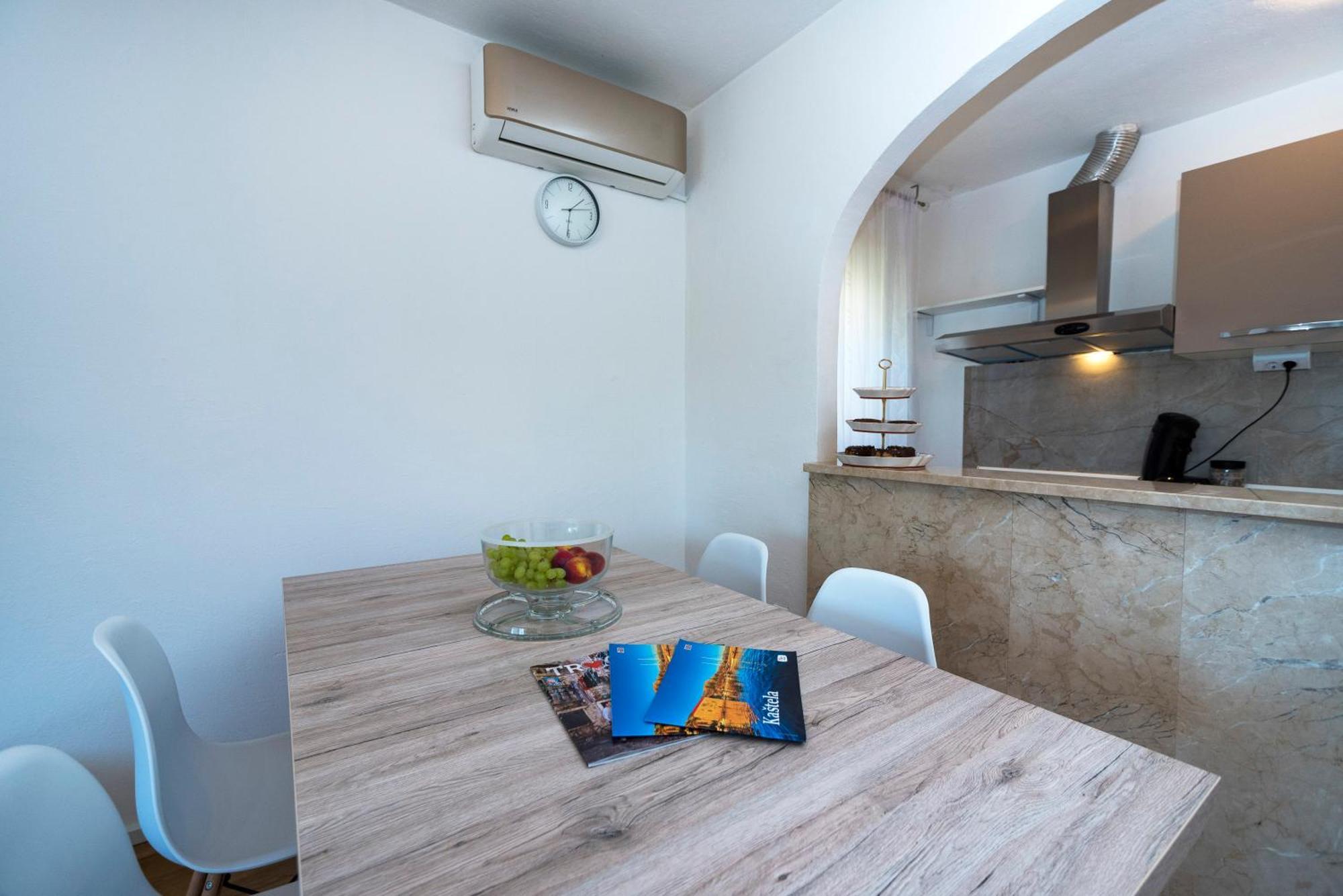 M&M Pelivan Apartments Солин Екстер'єр фото
